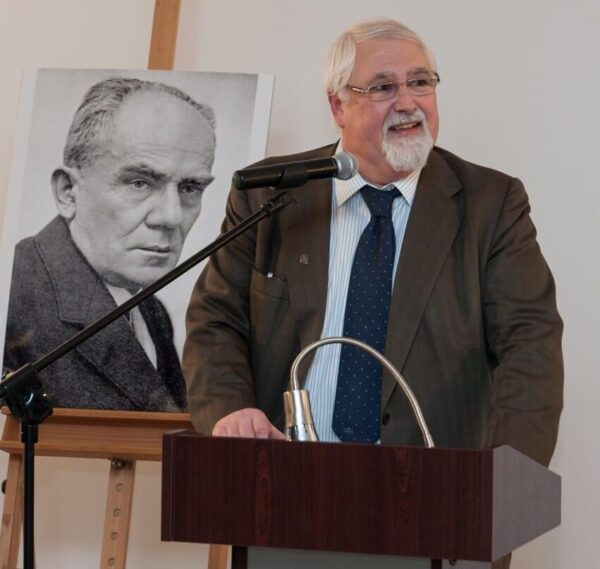 prof. dr hab. n. med. Edward Towpik 1 prof. dr hab. n. med. Edward Towpik